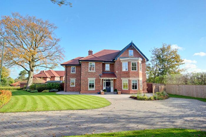5 Bedroom Detached House For Sale In Old College Drive, Beverley, HU17