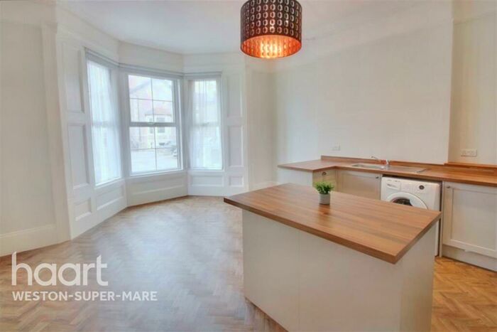 2 Bedroom Flat To Rent In Beaconsfield Road, BS23