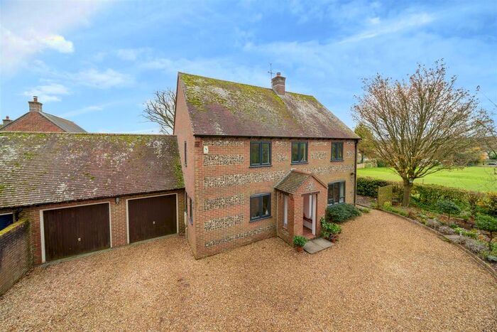 4 Bedroom Link Detached House For Sale In Wheelwrights Close, Sixpenny Handley, Salisbury, SP5