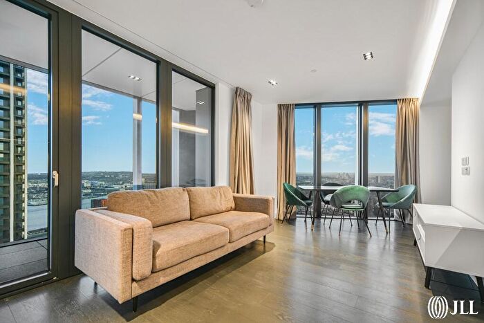 2 Bedroom Flat To Rent In Amory Tower, London, E14