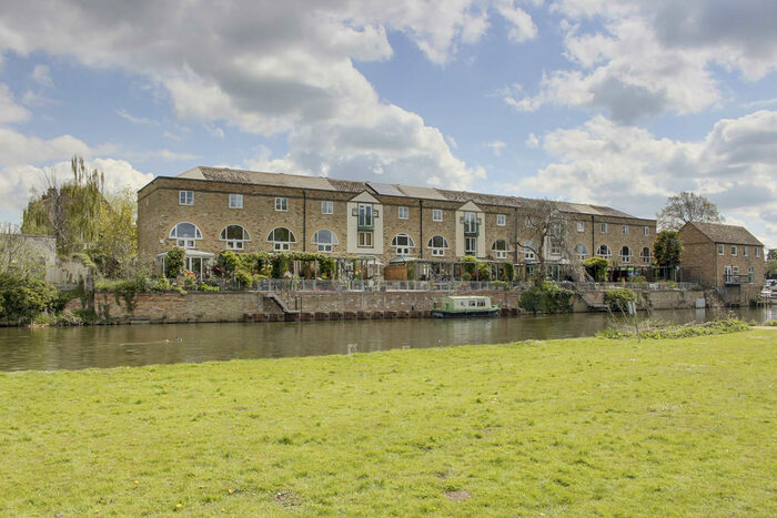 3 Bedroom Town House To Rent In River Terrace, St Neots, PE19