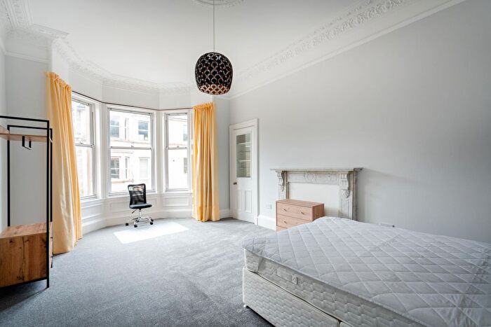 2 Bedroom Flat To Rent In Bruntsfield Gardens, Edinburgh, EH10