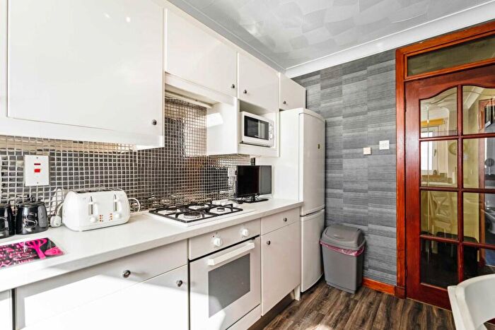 2 Bedroom Apartment To Rent In Wemyss Bay Road, Wemyss Bay, PA18