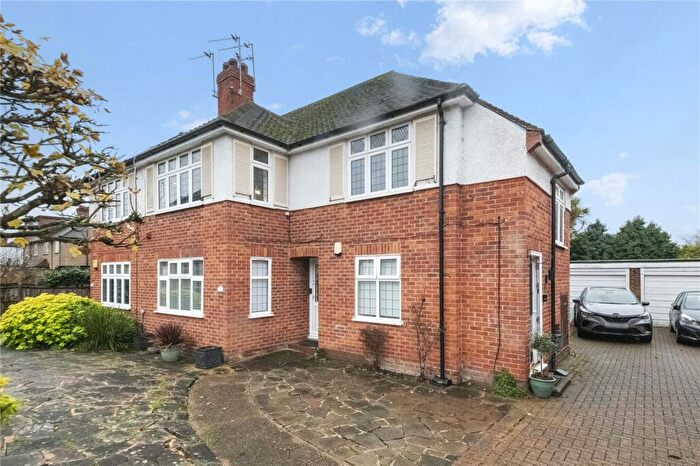 2 Bedroom Maisonette For Sale In The Sigers, Pinner, HA5