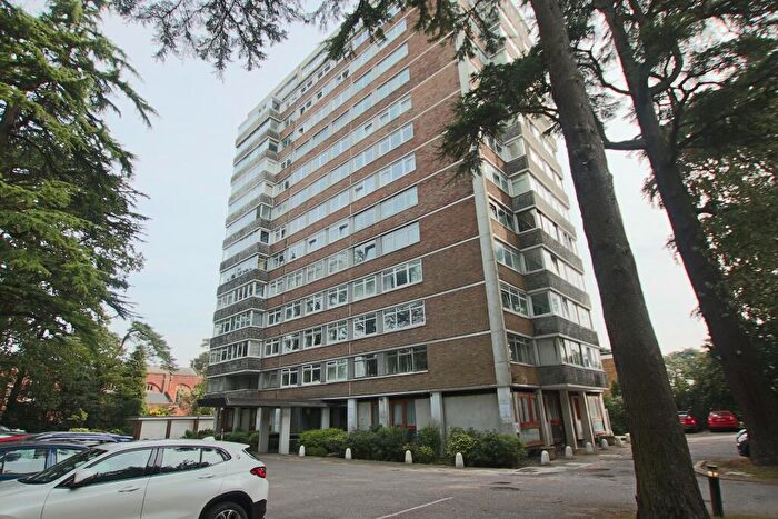 2 Bedroom Flat For Sale In Bassett Avenue, Southampton, SO16