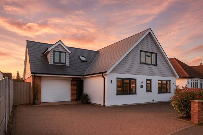 5 Bedroom Detached House For Sale In Lingwood Avenue, Christchurch, Dorset, BH23