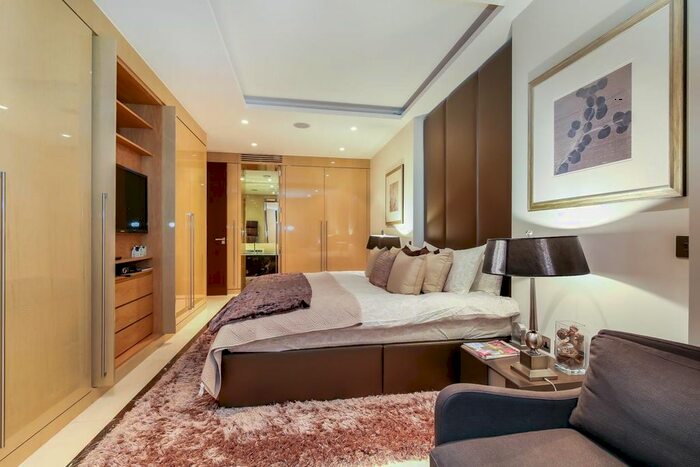 5 Bedroom Flat To Rent In Knightsbridge, London, SW1X