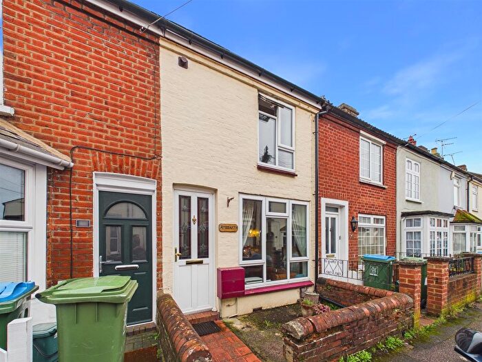 2 Bedroom Terraced House For Sale In Albert Street, Aylesbury, Buckinghamshire, HP20