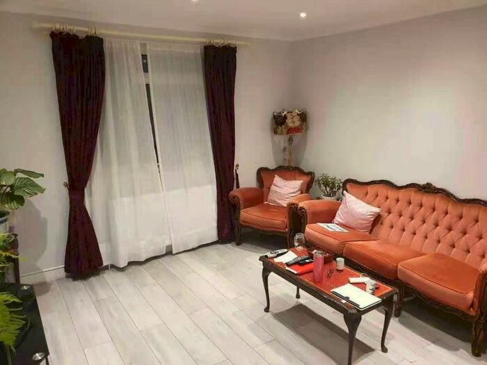 3 Bedroom Semi-Detached House To Rent In Barrier Road, Chatham, ME4