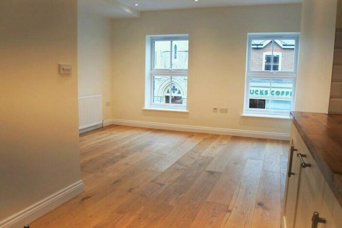 1 Bedroom Apartment To Rent In High Street, High Barnet, Hertfordshire, EN5