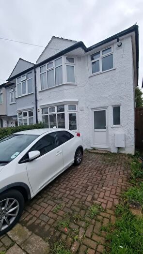 2 Bedroom Apartment To Rent In Athelstone Road, Harrow, Wealdstone, HA3