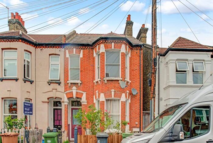 2 Bedroom Flat To Rent In Whatman Road, SE23
