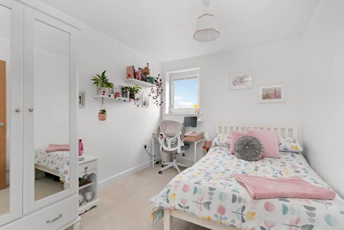 2 Bedroom Apartment For Sale In Waterman House, Arborfield, RG2