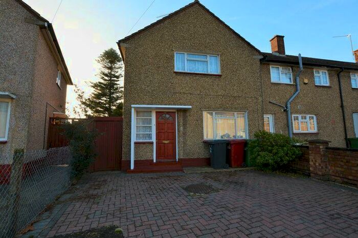2 Bedroom End Of Terrace House To Rent In Quinbrookes, Slough, SL2