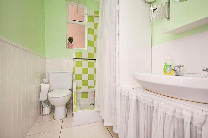 1 Bedroom Flat To Rent In Overcliffe, Gravesend, Kent, DA11
