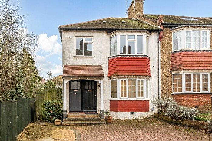 1 Bedroom Flat For Sale In Denham Road, London, N20