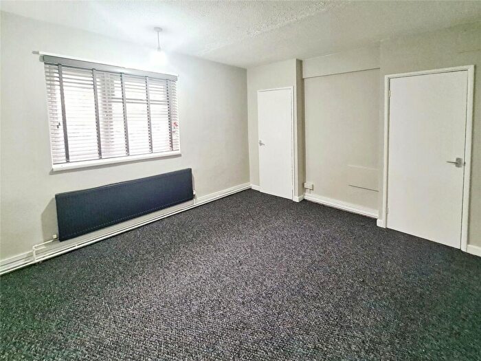 2 Bedroom Flat To Rent In Blyth Close, Southampton, Hampshire, SO16