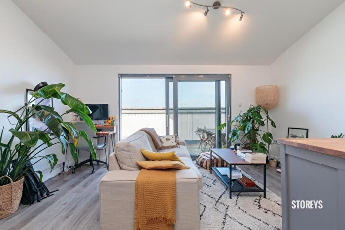 1 Bedroom Penthouse To Rent In Mare Street, London Fields, London, E8