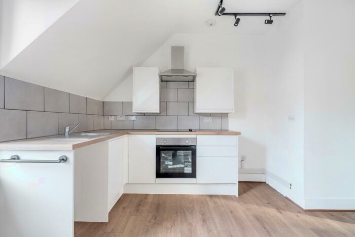 1 Bedroom Flat To Rent In London Road Rochester, ME2