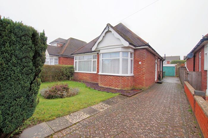 2 Bedroom Detached Bungalow For Sale In Westlands Grove, Portchester, PO16