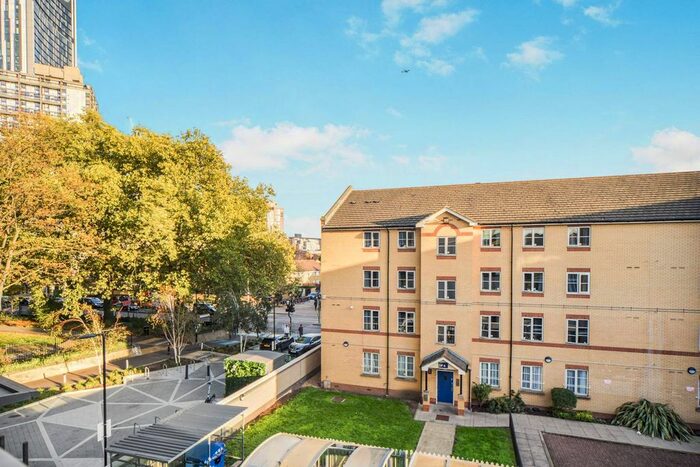 2 Bedroom Flat To Rent In Churchyard Row, Southwark, London, SE11
