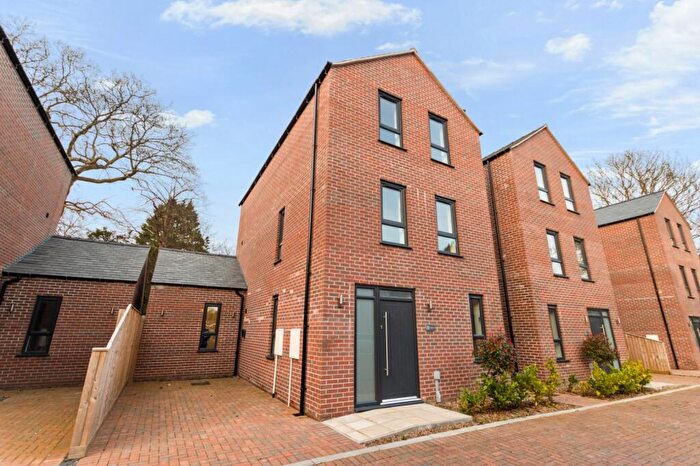 4 Bedroom Detached House For Sale In The Glade, College Street, Grimsby, N. E Lincolnshire, DN34