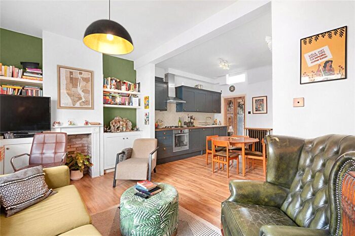1 Bedroom Apartment For Sale In (Gff) Crystal Palace Road, East Dulwich, London, SE22
