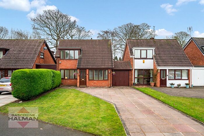 3 Bedroom Link Detached House For Sale In Hallwood Road, Handforth, SK9