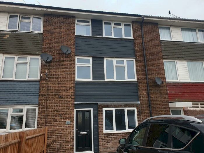 4 Bedroom Terraced House To Rent In Fifth Avenue, Canvey Island, Essex, SS8