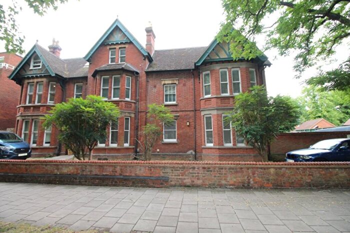 1 Bedroom Flat To Rent In De Parys Avenue, Bedford, Bedfordshire, MK40