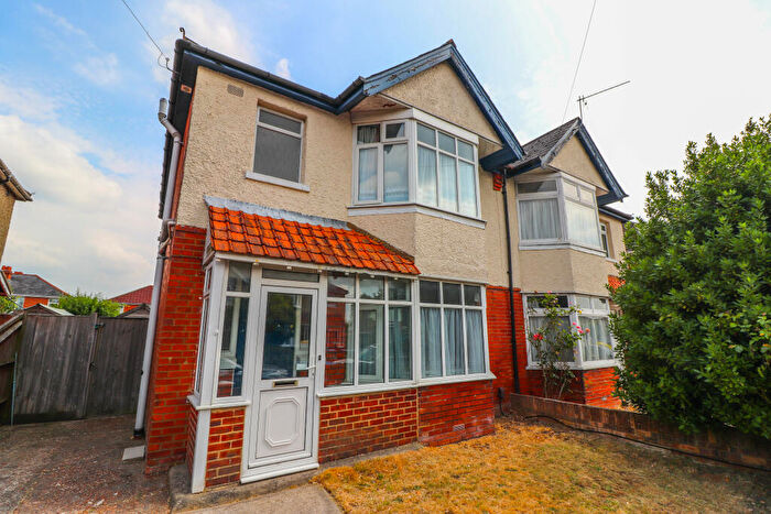 4 Bedroom Semi-Detached House To Rent In Ripstone Gardens, Southampton, SO17
