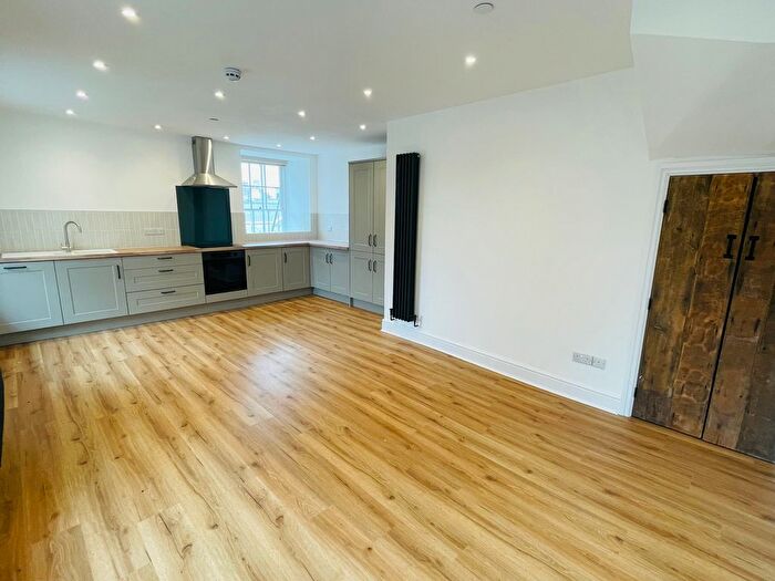 3 Bedroom Flat To Rent In High Street, Haverfordwest, SA62