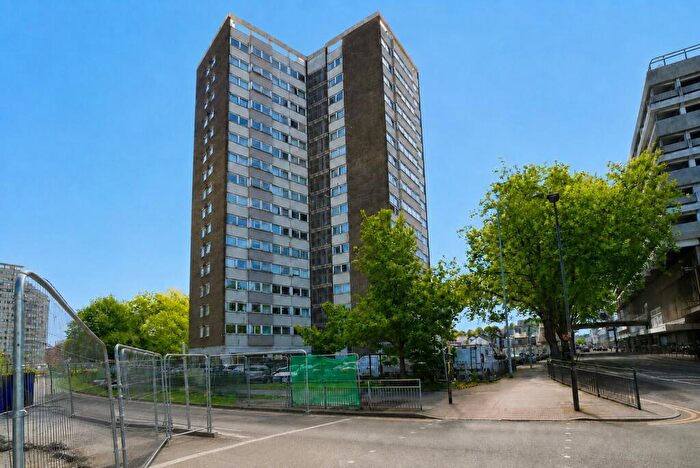 2 Bedroom Flat For Sale In Chichester Road, Southend On Sea, SS2