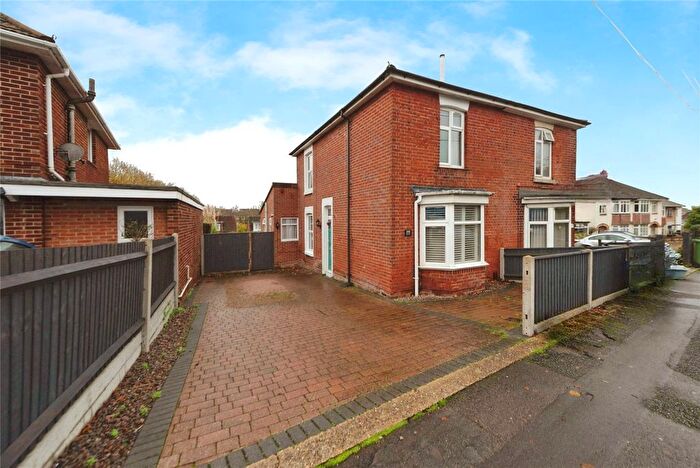 2 Bedroom Semi Detached House For Sale In Middle Road, Southampton, Hampshire, SO19