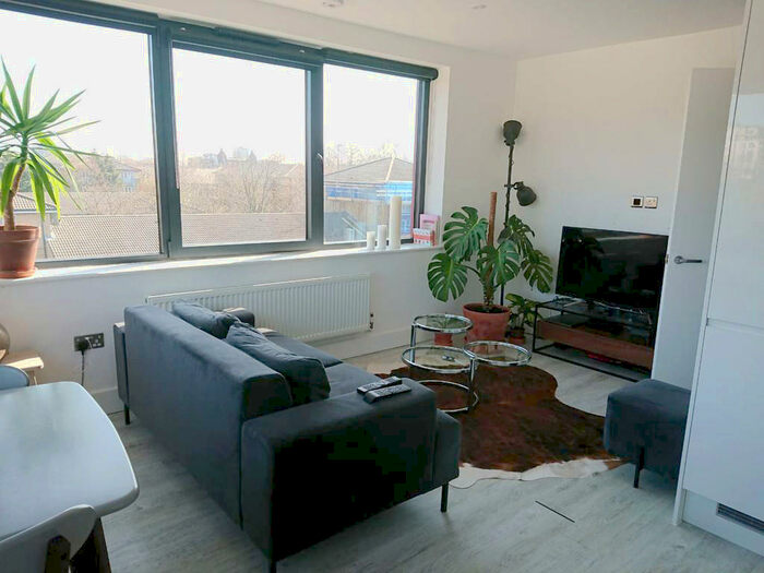 2 Bedroom Flat To Rent In Glebe Road, Flat, Hackney, E8