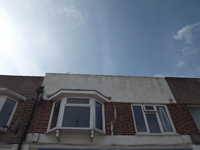 1 Bedroom Flat To Rent In Elmsleigh Drive, Leigh-On-Sea, Essex, SS9