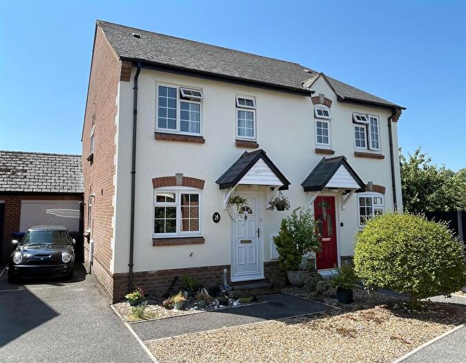 3 Bedroom Semi-Detached House For Sale In Hampton Court, Quidhampton, SP2