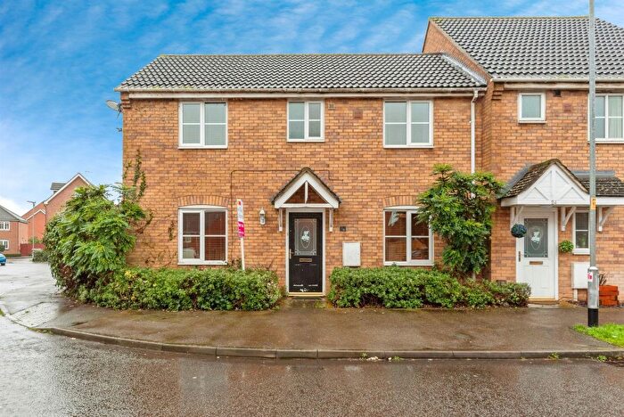 3 Bedroom Semi Detached House For Sale In St. Mellion Drive, Grantham, NG31