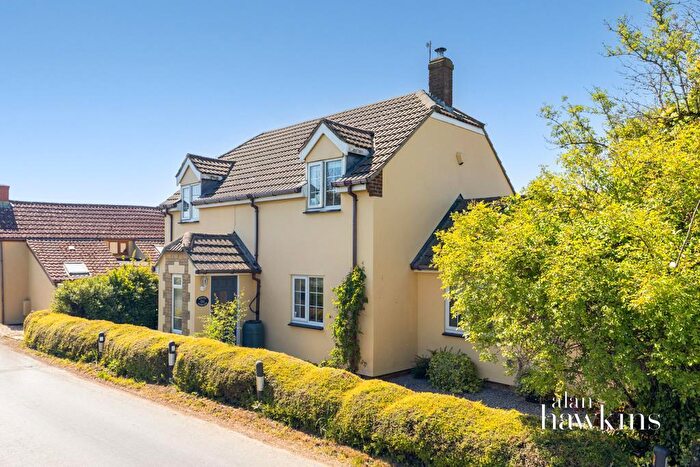 3 Bedroom Detached House For Sale In Bushton, SN4