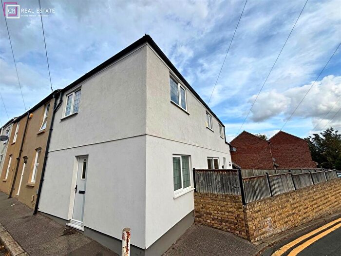 4 Bedroom End Of Terrace House For Sale In Wyles Street, Gillingham, ME7