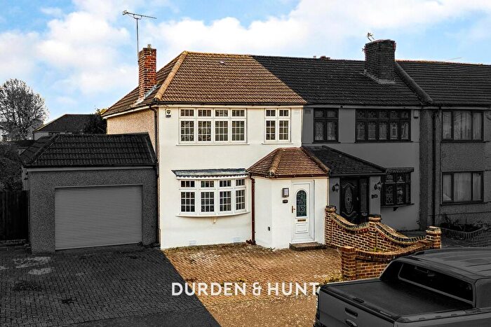 3 Bedroom Terraced House For Sale In Eyhurst Avenue, Hornchurch, RM12