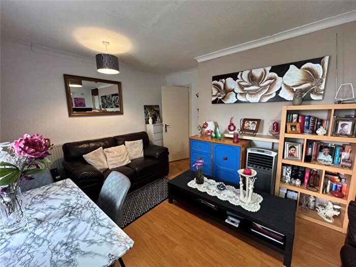 1 Bedroom Flat For Sale In Meon Grove, Birmingham, West Midlands, B33