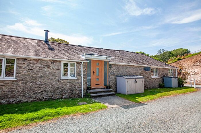 2 Bedroom Barn Conversion For Sale In Bowden, Nr Blackpool Sands Beach, TQ6