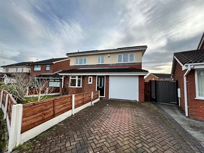 4 Bedroom Detached House For Sale In Wells Drive, Dukinfield, SK16