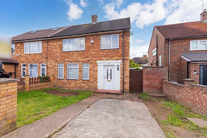 3 Bedroom Semi-Detached House For Sale In Upper Lees Road, Slough, SL2