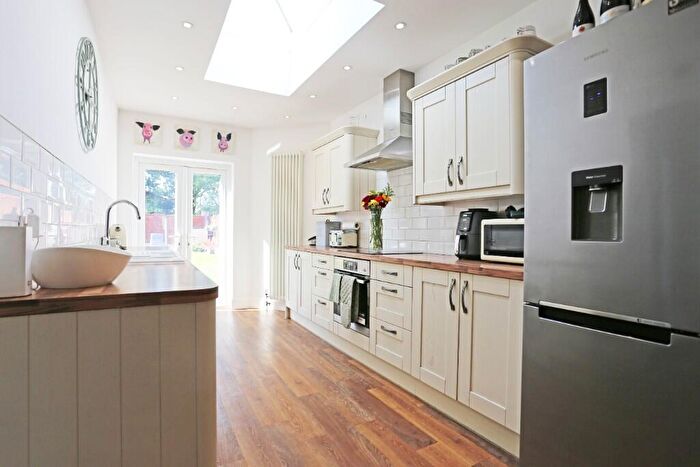 2 Bedroom Flat To Rent In Eastern Avenue East, Romford, London, RM1