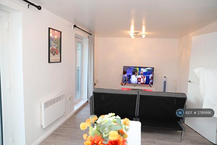 2 Bedroom Flat To Rent In Hermitage Close, Abbey Wood, SE2