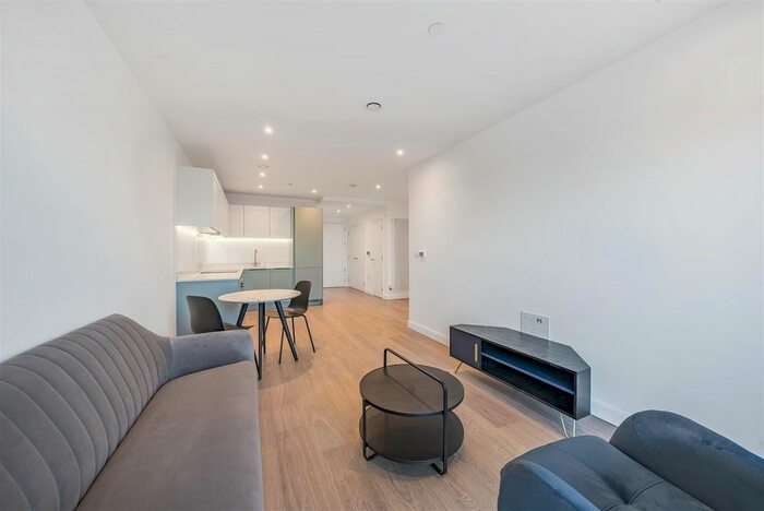 1 Bedroom Flat To Rent In Botanist House, Royal Eden Docks, Western Gateway, Custom House, E16