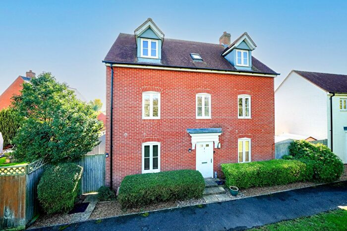 5 Bedroom Detached House For Sale In Small White Path, Aylesbury, Buckinghamshire, HP19