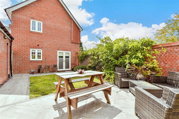 3 Bedroom Detached House For Sale In Hewitts Road, Cranleigh, Surrey, GU6